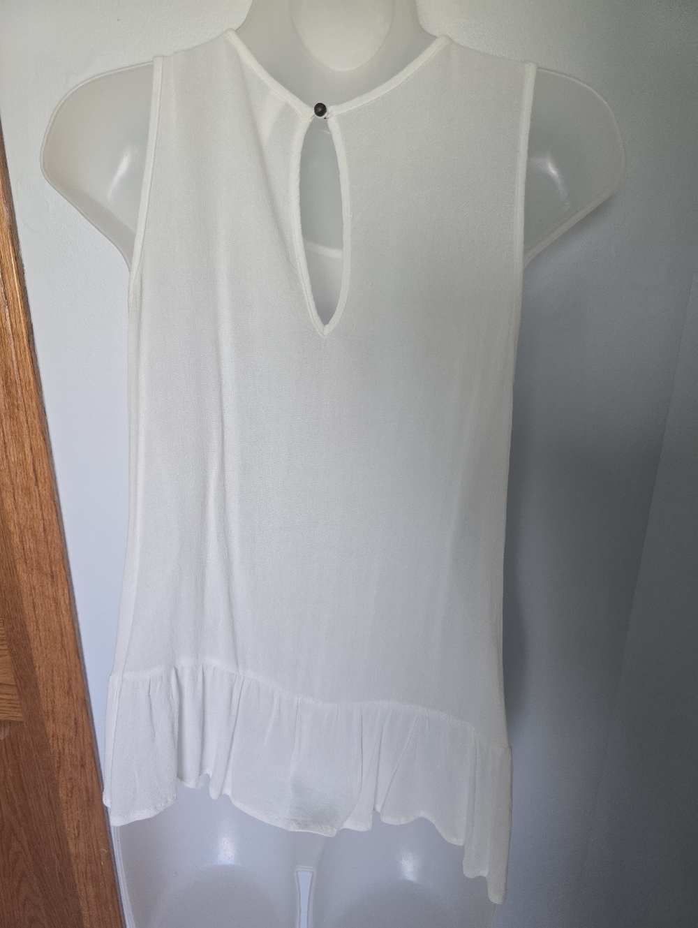 NWOT Xhilaration white sleeveless Embroidered Floral Tank Top Womens Size Medium - Picture 7 of 12